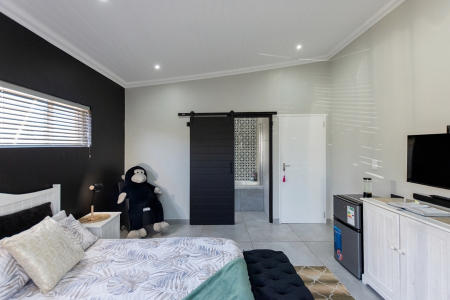 5 Bedroom Property for Sale in Myburgh Park Western Cape